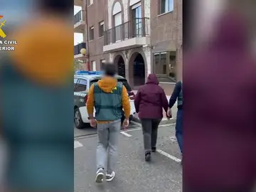 Detención de la sospechosa Detención de la sospechosa