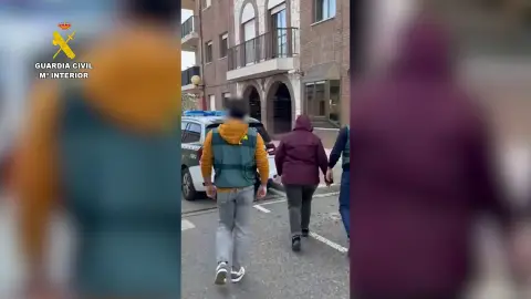 Detención de la sospechosa Detención de la sospechosa