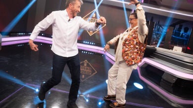 María del Monte enseña a bailar sevillanas a Pablo Motos en El Hormiguero: 