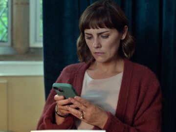 Beth encuentra una demanda de Katy a Tom por despido improcedente&hellip; &iquest;qu&eacute; ocurr&iacute;a entre su marido y su secretaria?