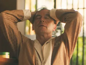 Jason Isaacs en la escena de su desnudo en The White Lotus 3 como Timothy Ratliff Jason Isaacs en la escena de su desnudo en The White Lotus 3 como Timothy Ratliff