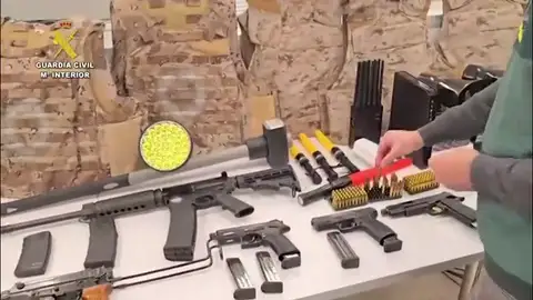 Material incautado a los responsables de los vuelcos en Andalucía Material incautado a los responsables de los vuelcos en Andalucía