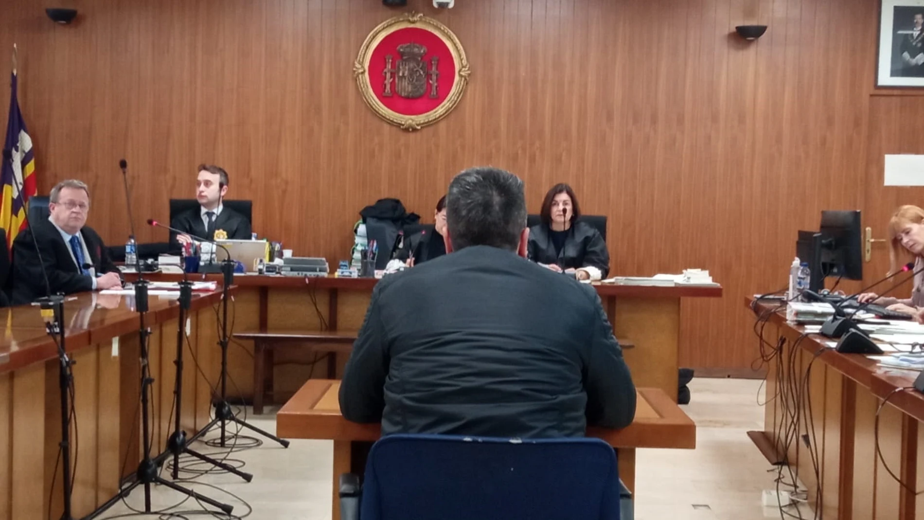 Cinco años de cárcel para un hombre por abusar sexualmente de su hija en Palma Cinco años de cárcel para un hombre por abusar sexualmente de su hija en Palma
