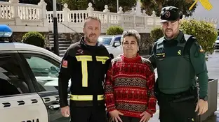 Los Bomberos rescatan a una mujer que quedó atrapada durante 12 horas en un ascensor Los Bomberos rescatan a una mujer que quedó atrapada durante 12 horas en un ascensor