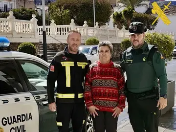 Los Bomberos rescatan a una mujer que quedó atrapada durante 12 horas en un ascensor Los Bomberos rescatan a una mujer que quedó atrapada durante 12 horas en un ascensor