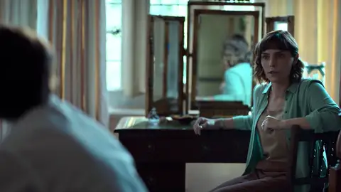 Un matrimonio roto y cientos de infidelidades salen a la luz: así han sido los primeros capítulos de La mujer del asesino Un matrimonio roto y cientos de infidelidades salen a la luz: así han sido los primeros capítulos de La mujer del asesino