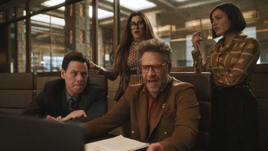 Seth Rogen, Kathryn Hahn, Ike Barinholtz y Chase Sui Wonders en The studio Seth Rogen, Kathryn Hahn, Ike Barinholtz y Chase Sui Wonders en The studio