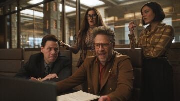 Seth Rogen, Kathryn Hahn, Ike Barinholtz y Chase Sui Wonders en The studio