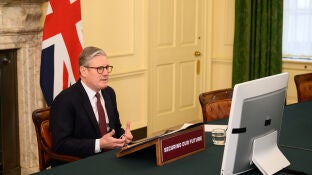 El primer ministro brit&aacute;nico, Keir Starmer, organiza una videoconferencia en Downing Street con l&iacute;deres internacionales para discutir el apoyo a Ucrania.