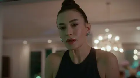 Rengin sufre el mismo desprecio de Timur y Nevra que antes soportó Bahar Rengin sufre el mismo desprecio de Timur y Nevra que antes soportó Bahar