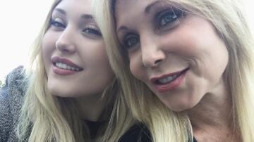 Hayley Hasselhoff y su madre Pamela Bach