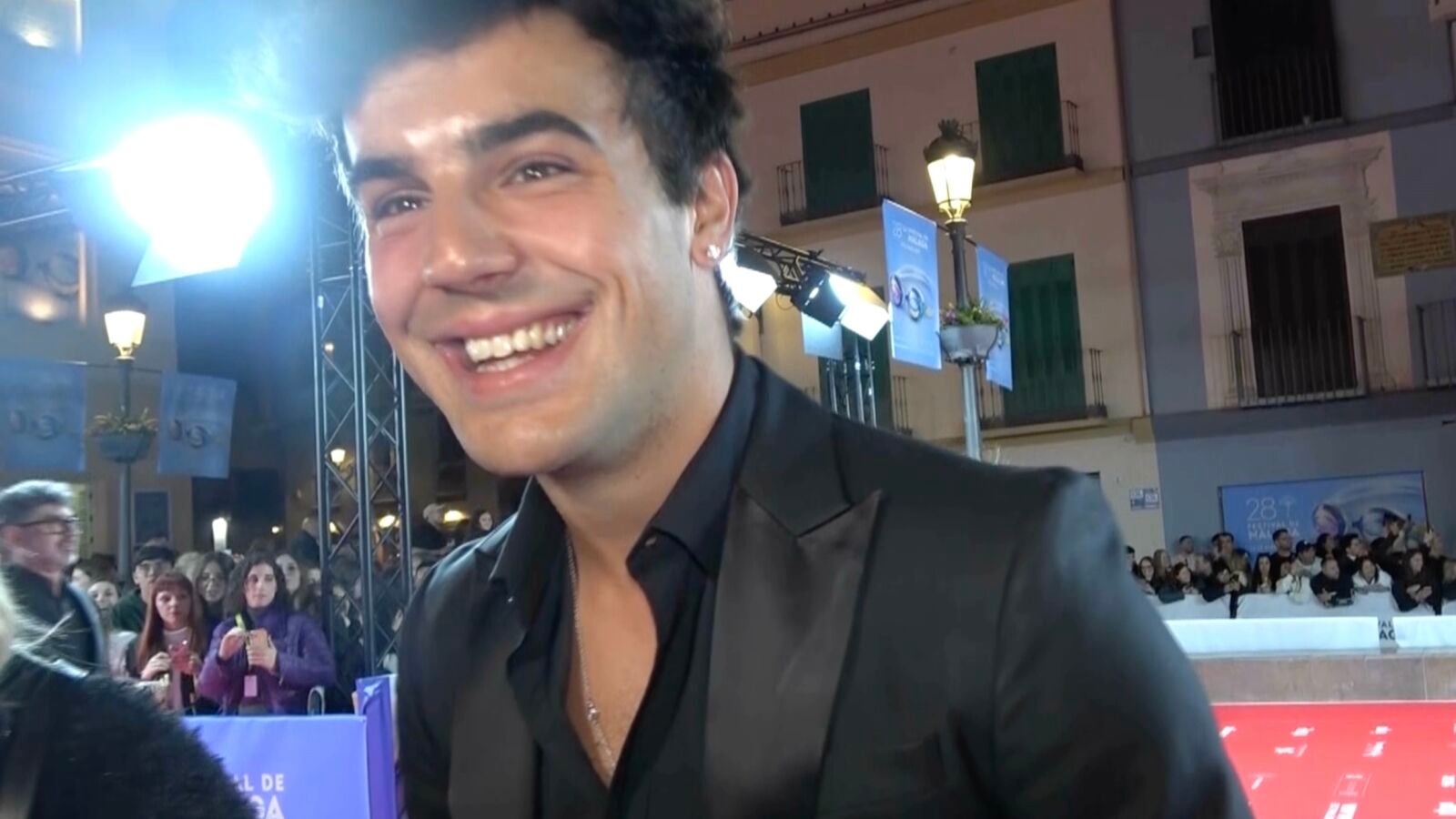 Óscar Casas ya no puede disimular cuando le preguntan por su relación con Ana Mena