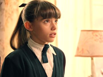 Julia se enfada al descubrir que Bego&ntilde;a no les acompa&ntilde;ar&aacute; a Par&iacute;s porque sus padres ya no est&aacute;n casados