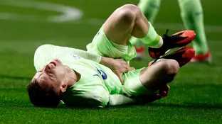 Marc Casadó se duele tras una acción ante el Atlético de Madrid en el Metropolitano Marc Casadó se duele tras una acción ante el Atlético de Madrid en el Metropolitano