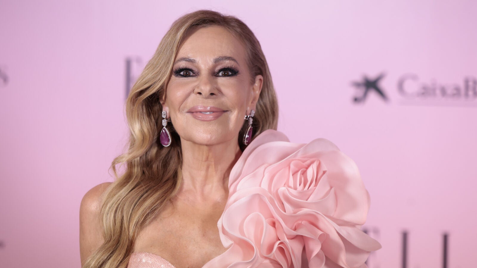 Ana Obregón cumple 70 años: cine, televisión, posados en bikini y el momento más duro de su vida