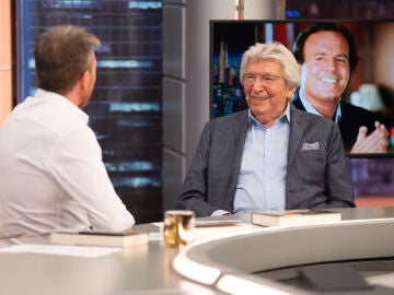 La an&eacute;cdota de Manuel Alejandro con Julio Iglesias: "Cambi&oacute; una nota y la canci&oacute;n fue un &eacute;xito"