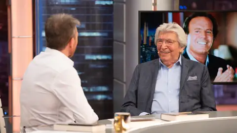 La anécdota de Manuel Alejandro con Julio Iglesias: "Cambió una nota y la canción fue un éxito" La anécdota de Manuel Alejandro con Julio Iglesias: "Cambió una nota y la canción fue un éxito"
