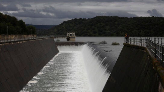 Embalse de San Rafael de Navallana en C&oacute;rdoba que vierte sus aguas al r&iacute;o Guadalmellato, afluente del Guadalquivir