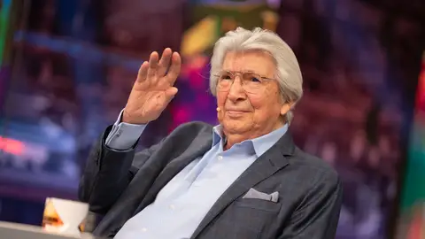 Manuel Alejandro desvela cómo fue componer para Rocío Jurado: "Yo era el que amaba con la fuerza de los mares" Manuel Alejandro desvela cómo fue componer para Rocío Jurado: "Yo era el que amaba con la fuerza de los mares"