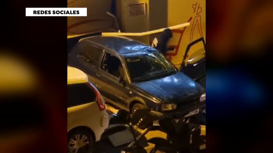 El coche empotrado contra el establecimiento