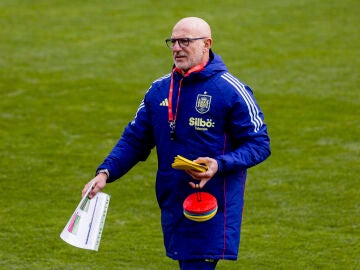 Luis de la Fuente durante el entrenamiento de España