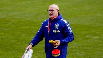 Luis de la Fuente durante el entrenamiento de Espa&ntilde;a