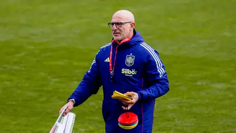 Luis de la Fuente durante el entrenamiento de España Luis de la Fuente durante el entrenamiento de España