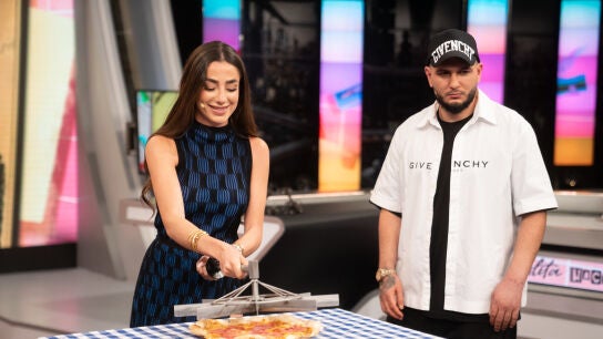 "&iquest;Esto lo has aprendido tu sola?": Omar Montes, fascinado con los 'life hacks' de Lola Lolita
