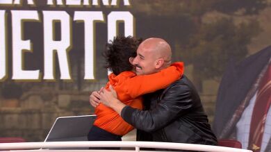 El conmovedor encuentro entre Sonsoles Ónega y Alain Hernández, actor en Las hijas de la criada: 