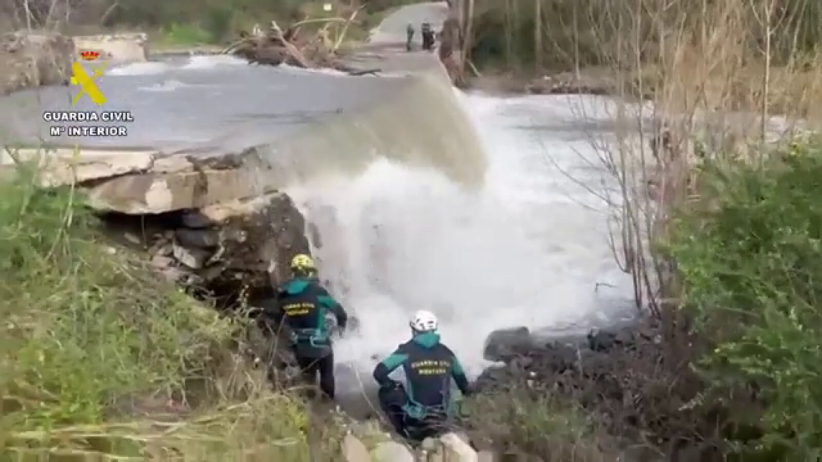 Buscan a un motorista que cayó al río Genal y fue arrastrado por la corriente
