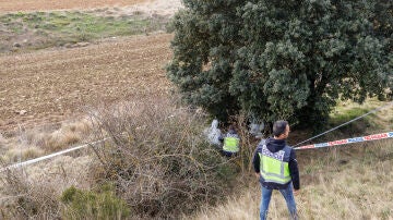 Policía Nacional en el lugar en el que apareció el cuerpo de Andrea Bejarano