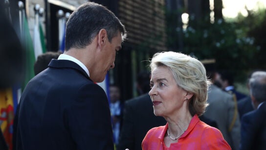 Imagen de archivo de Pedro S&aacute;nchez y Ursula Von der Leyen, durante la Cumbre del MED9.