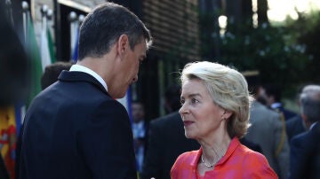 Imagen de archivo de Pedro Sánchez y Ursula Von der Leyen, durante la Cumbre del MED9.