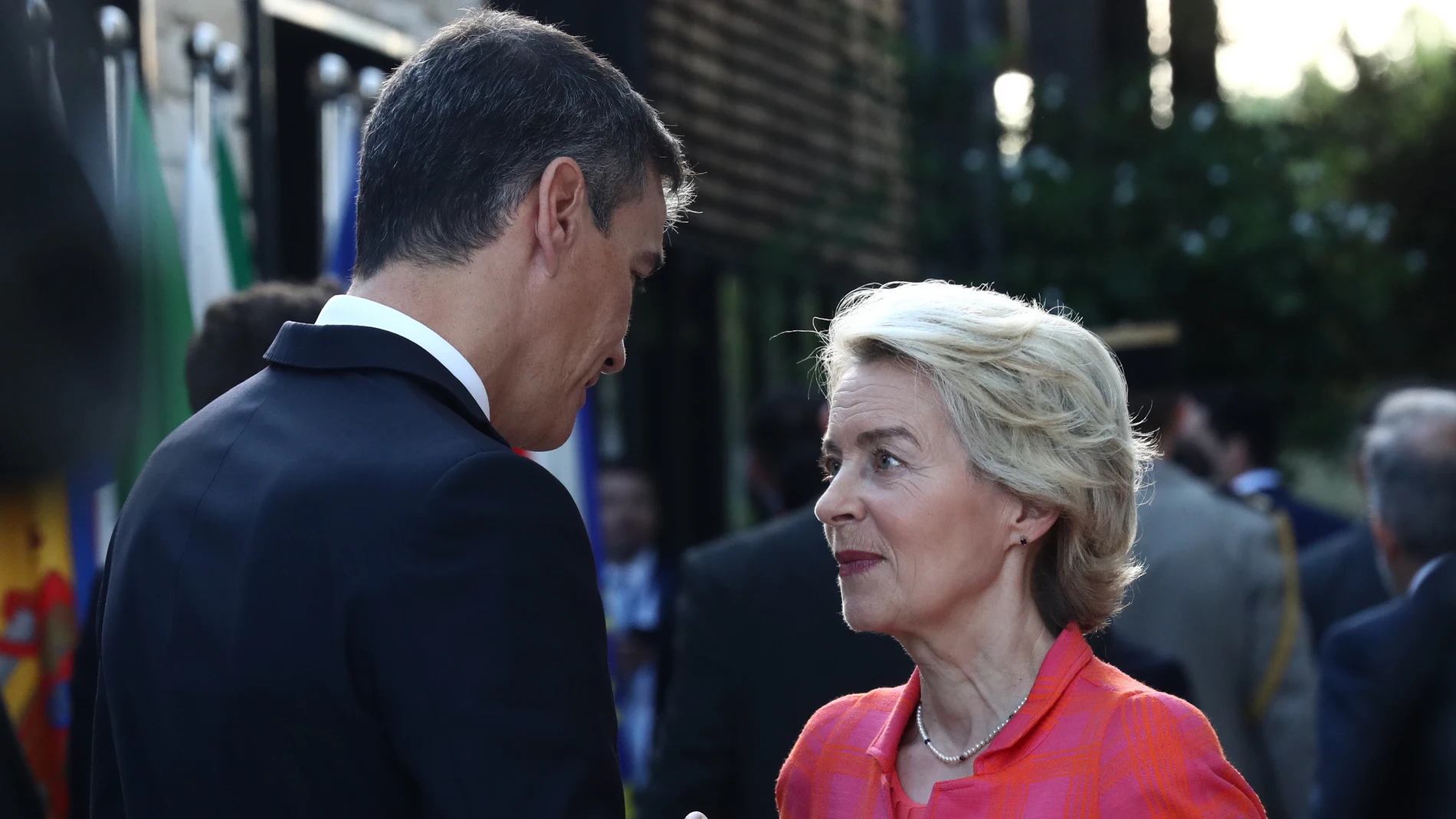 Imagen de archivo de Pedro Sánchez y Ursula Von der Leyen, durante la Cumbre del MED9. Imagen de archivo de Pedro Sánchez y Ursula Von der Leyen, durante la Cumbre del MED9.