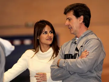 Mónica Hoyos y Cayetano Martínez de Irujo, en 2009 Mónica Hoyos y Cayetano Martínez de Irujo, en 2009
