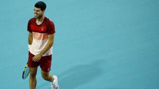 Carlos Alcaraz, contrariado durante el partido ante Goffin en Miami