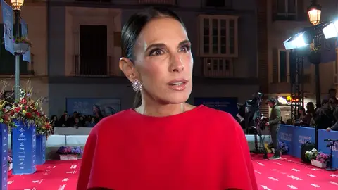 Nuria Fergó respondiendo a los medios Nuria Fergó respondiendo a los medios