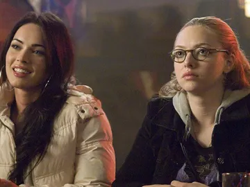 Amanda Seyfried y Megan Fox en Jennifer's Body Amanda Seyfried y Megan Fox en Jennifer's Body