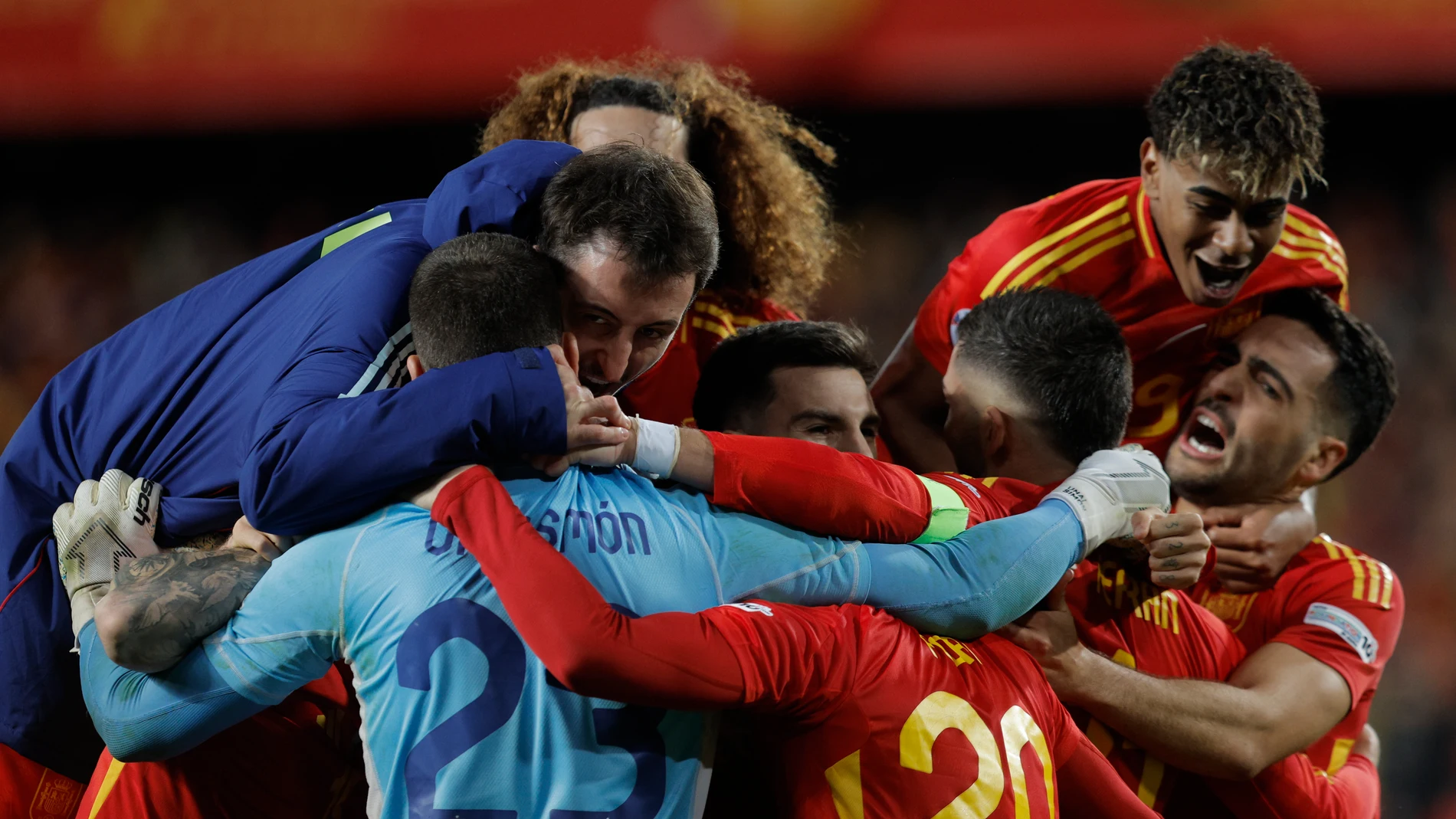 Los jugadores de España celebran la victoria ante Países Bajos en la tanda de penaltis Los jugadores de España celebran la victoria ante Países Bajos en la tanda de penaltis