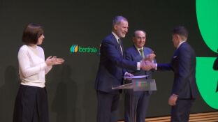 El Rey hace entrega de las 'Becas Iberdrola', un programa para impulsar el talento y la formaci&oacute;n de excelencia