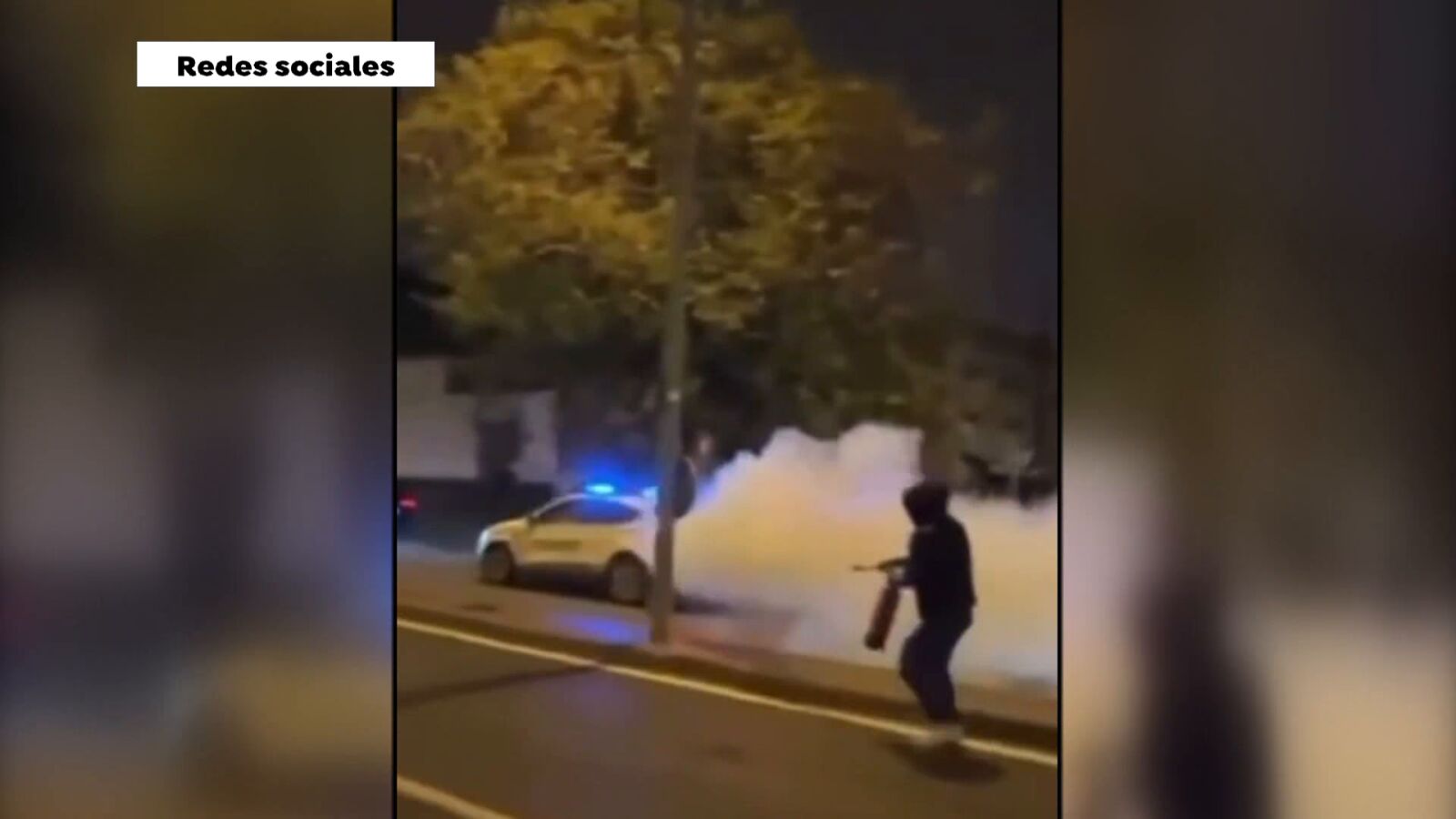 Vídeo: Atacan a la Policía de Jerez con extintores, bengalas y piedras para evitar que disuelvan carreras ilegales
