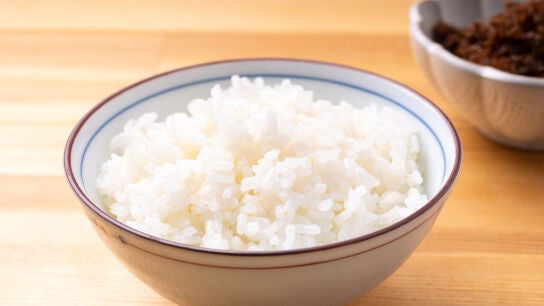 Bol con arroz blanco
