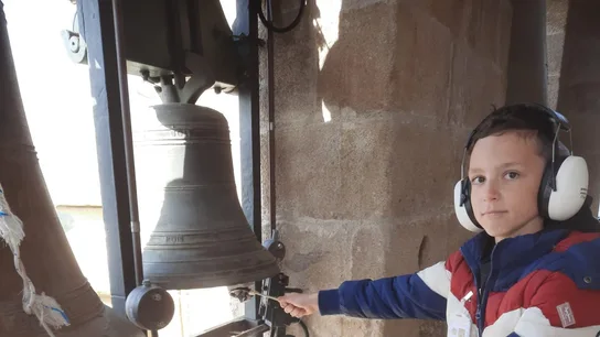 Antón, el campanero más joven de Galicia Antón, el campanero más joven de Galicia