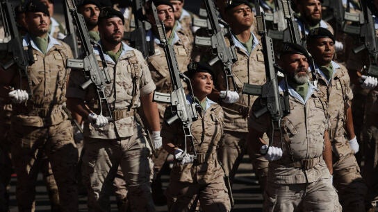 Militares en el desfile del 12 de octubre