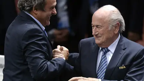 Michel Platini y Joseph Blatte, en una imagen de archivo Michel Platini y Joseph Blatte, en una imagen de archivo