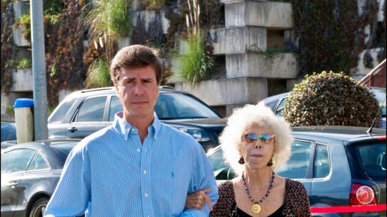 Cayetano Mart&iacute;nez de Irujo, y su madre, la Duquesa de Alba, en 2009