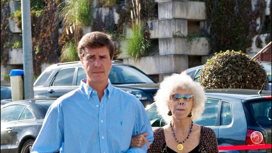 Cayetano Martínez de Irujo, y su madre, la Duquesa de Alba, en 2009 Cayetano Martínez de Irujo, y su madre, la Duquesa de Alba, en 2009
