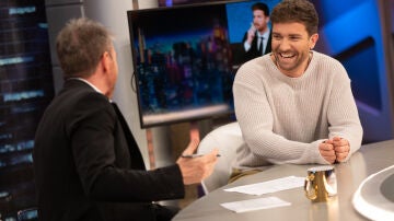"Salí de allí y me entró hambre": Pablo Alborán cuenta su anécdota más surrealista viendo una operación