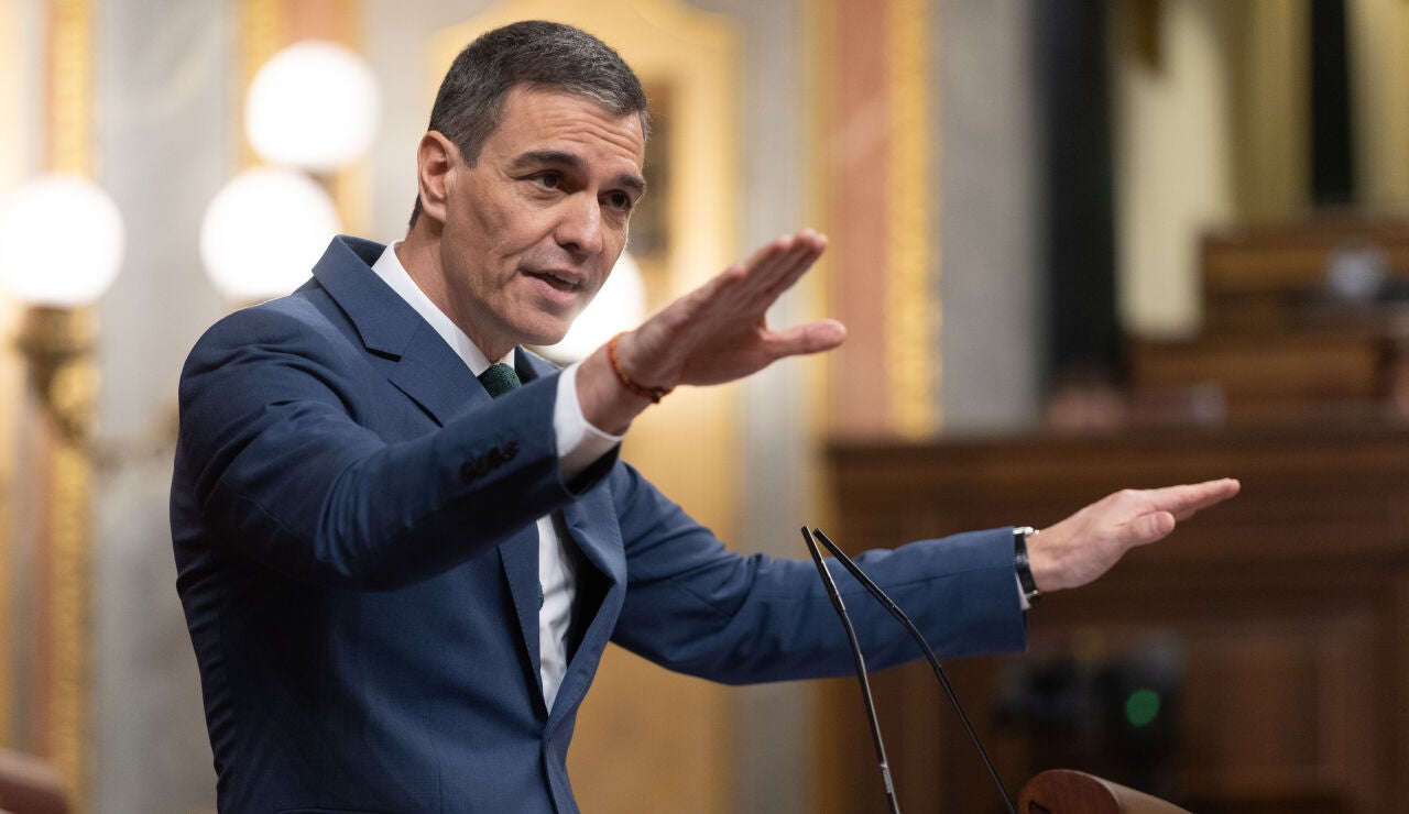 El presidente del Gobierno, Pedro S&aacute;nchez, interviene durante una sesi&oacute;n plenaria en el Congreso de los Diputados
