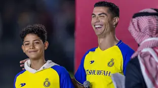 Cristiano Ronaldo Jr. junto a su padre Cristiano Ronaldo Jr. junto a su padre